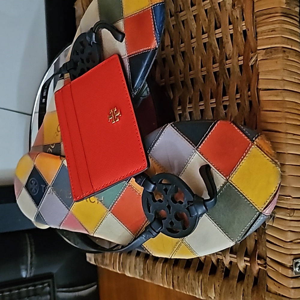 *2 Item Listing* Torey Burch Leather Sandles & Cardholder Bundle